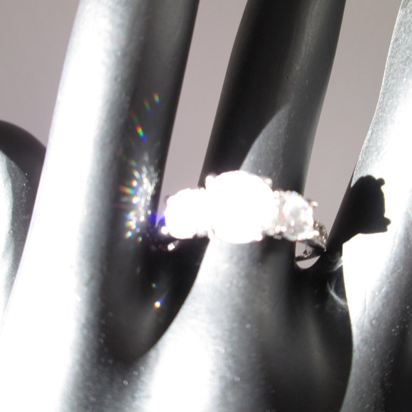 💍✨ Retired LIA SOPHIA BLANCA CZ Cubic Zirconia Sparkly Silver Tone Ring Size 8 - Picture 12 of 14
